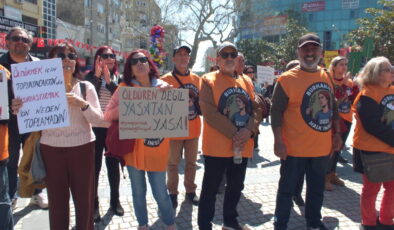 Edremit’te bir çöplükte 40’a yakın ölü sokak köpeği bulunması protesto edildi