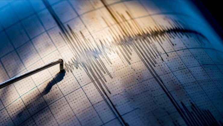 Endonezya açıklarında 7,4 büyüklüğünde deprem