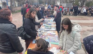 Erzincan’da meydan kütüphaneye dönüştü