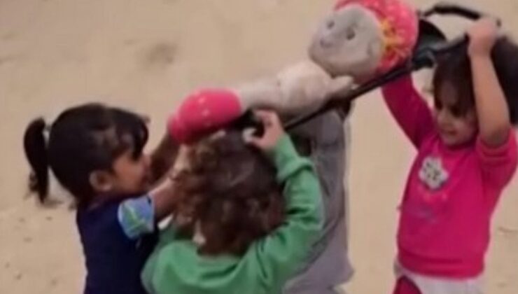 Gazzeli çocukların yürek burkan ‘cenaze oyunu’