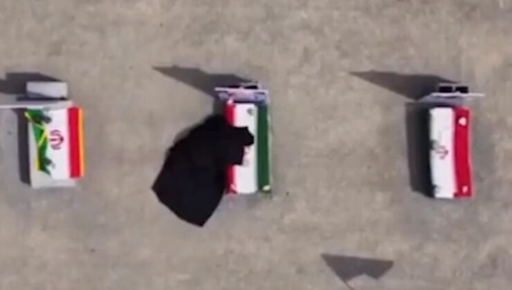 İran’daki ilkokula düzenlenen saldırıda hayatını kaybeden öğrenciler anıldı
