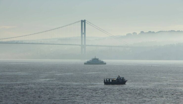 İstanbul Boğazı’nda sis etkili oldu!