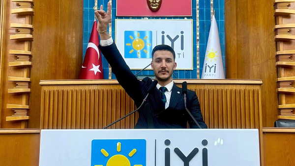 İYİ Partili başkan istifasını duyurdu