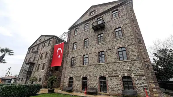 İzmir’in tarihi hafızasına ‘vakıf’ kıskacı: CHP’li Türeli’den sert tepki!