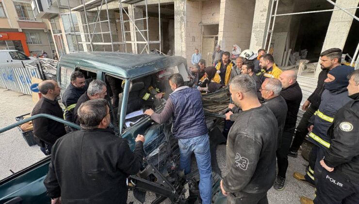Kastamonu’da ekmek taşıyan araçlar çarpıştı: Yaralılar var