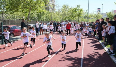 ‘Koşamayan Kardeşlerim İçin Koşuyorum’: İzmir’de anlamlı 23 Nisan yarışı!