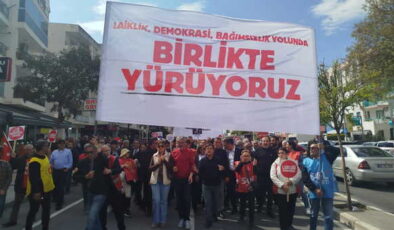 Narlıdere’de laiklik için yürüdüler