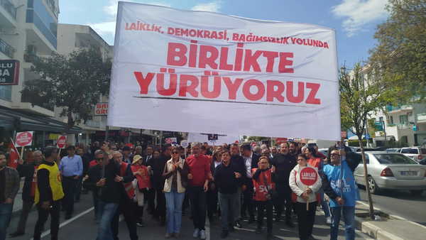 Narlıdere’de laiklik için yürüdüler