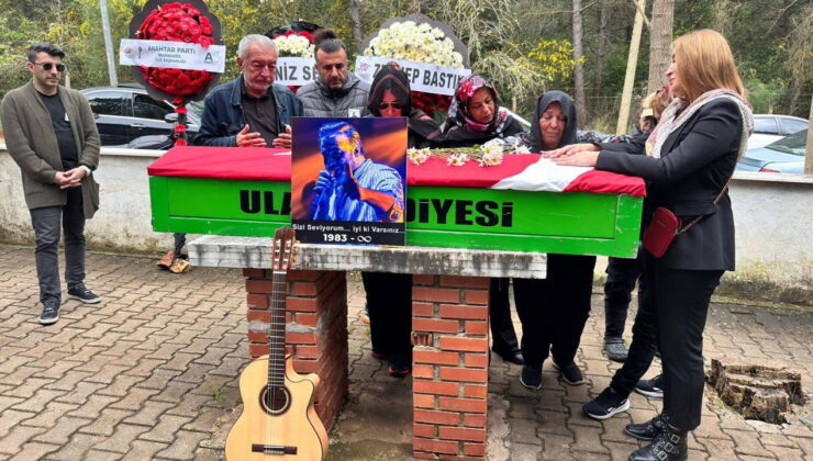 Ölümü şüpheli bulunmuştu: Şarkıcı Rıza Tamer, son yolculuğuna ‘gitarıyla’ uğurlandı