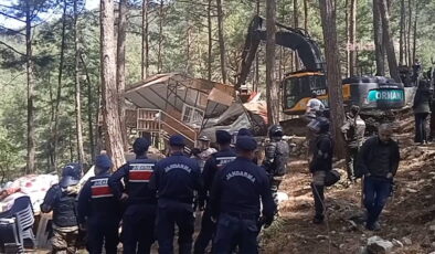 Osmaniye’de kaçak yayla evleri yıkıldı: Sahipleri gözyaşı döktü