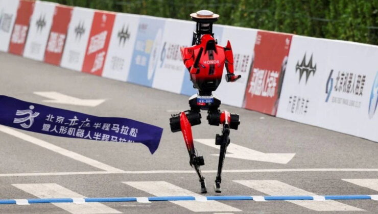 Pistlerde robot devrimi: İnsansı robot ‘Lightning’ dünya rekorunu paramparça etti