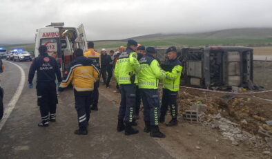 Son dakika… Aksaray’da tur otobüsü devrildi: 20 yaralı