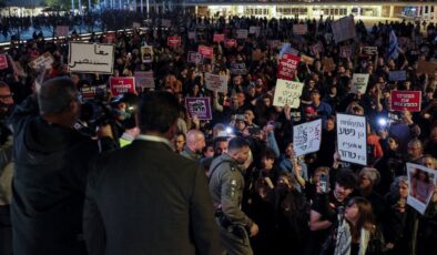 Tel Aviv’de “savaştan bıktık” diyen İsraillilere polis müdahalesi
