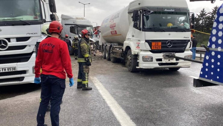 TEM’de 4 araç birbirine girdi: 2 kişi hayatını kaybetti