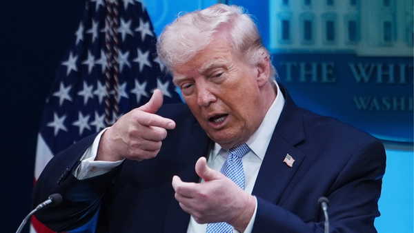 Trump’tan İran’a ‘deniz ablukası’ sinyali