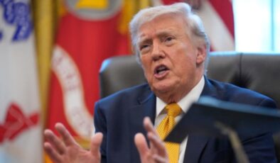 Trump’tan Macron yorumu: Hala eşinden yediği kroşenin etkisinde