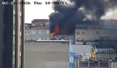 Zeytinburnu’nda 6 katlı binadan alevler yükseldi