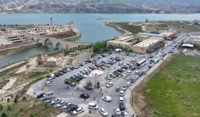 12 bin yıllık Hasankeyf, bayramda ziyaretçi akınına uğradı