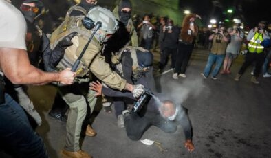 ABD’de göçmenlerin protestolarına sert müdahale: Polis şiddeti kamerada
