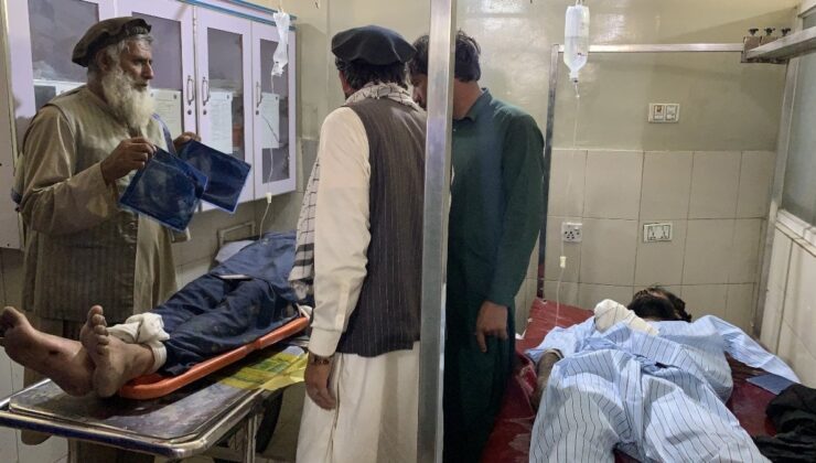 Afganistan’da mültecileri taşıyan kamyon devrildi: 22 ölü