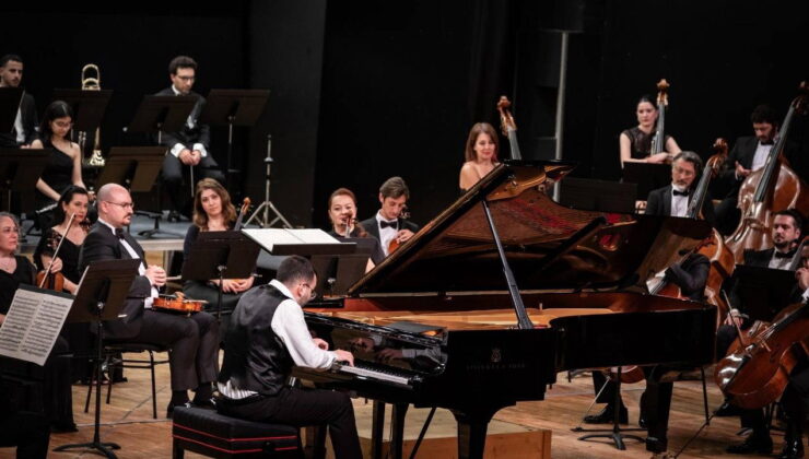 Antalya Devlet Senfoni Orkestrası 19 Mayıs’a özel konser verdi