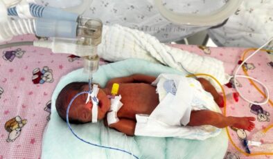 Antalya’da 650 gram doğan bebek hayata tutundu