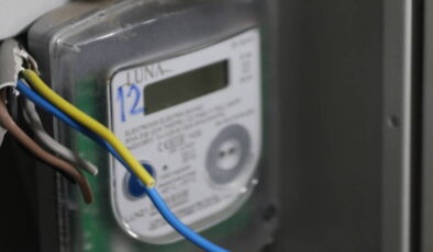 Antalya’da bir garip olay: Ev sahibinin borcu nedeniyle tüm binanın elektriği kesildi
