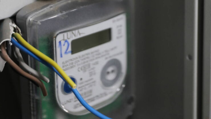 Antalya’da bir garip olay: Ev sahibinin borcu nedeniyle tüm binanın elektriği kesildi