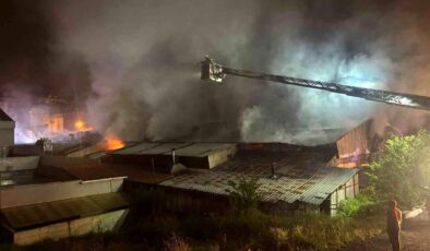 Arnavutköy’de ahşap kalıp üretim tesisinde yangın