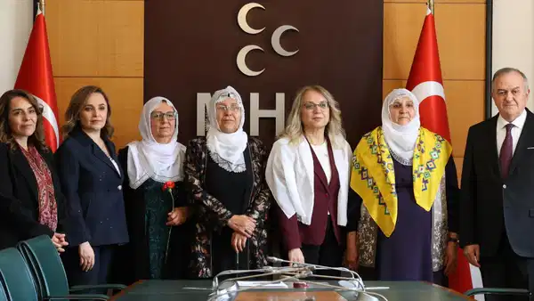 Barış Annelerinden MHP’ye ziyaret