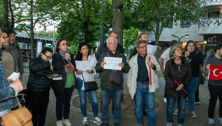 Berlin’de yaşayan CHP’lilerden ‘mutlak butlan’ protestosu