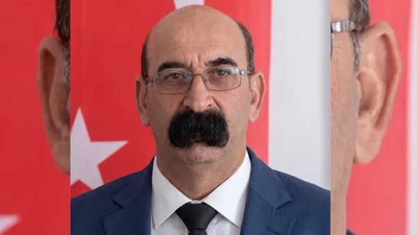 Bıyıklarıyla gündem olan ilçe başkanı: ‘Sadece yakıştığı için uzattım’