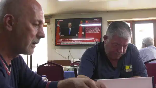 Burcu Köksal’ın AKP’ye katılmasına Afyonlulardan tepki: Keşke Silivri’de yatsaydı