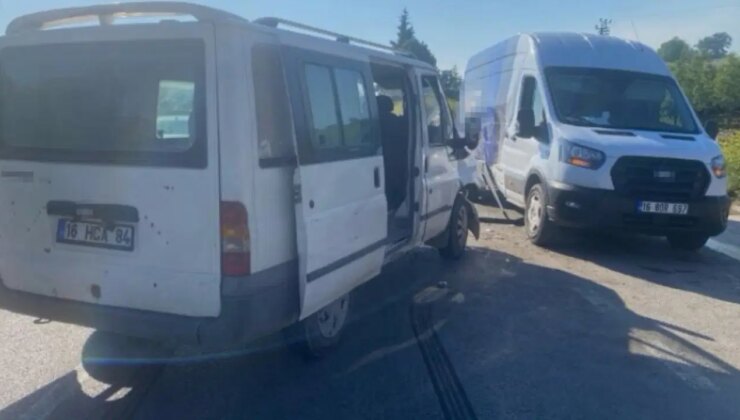 Bursa’da iki minibüs çarpıştı: Şoför ve yolcular yaralandı!