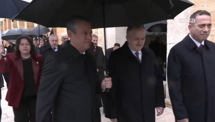 CHP Genel Başkanı Özgür Özel ile MHP’li Erkan Akçay arasında sohbet