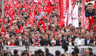 CHP lideri Özel, 19 Mayıs’ta gençlerle Anıtkabir’e yürüdü: ‘Gençlere emanet edeceğiz’
