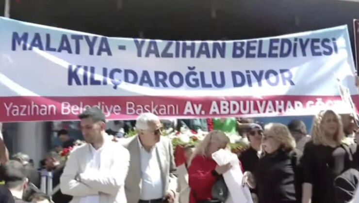 CHP’den ihraç edilen Yazıhan Belediye Başkanı Abdulvahap Göçer’den Kılıçdaroğlu’na pankartlı karşılama