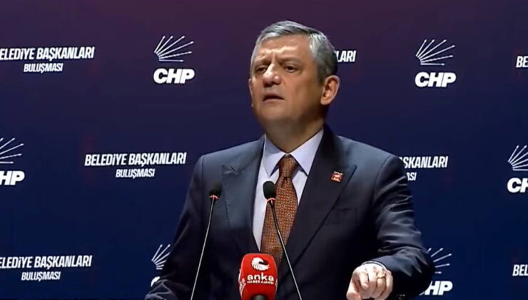 CHP’li belediye başkanları Genel Merkez’de toplandı: Özgür Özel’den sert mesajlar