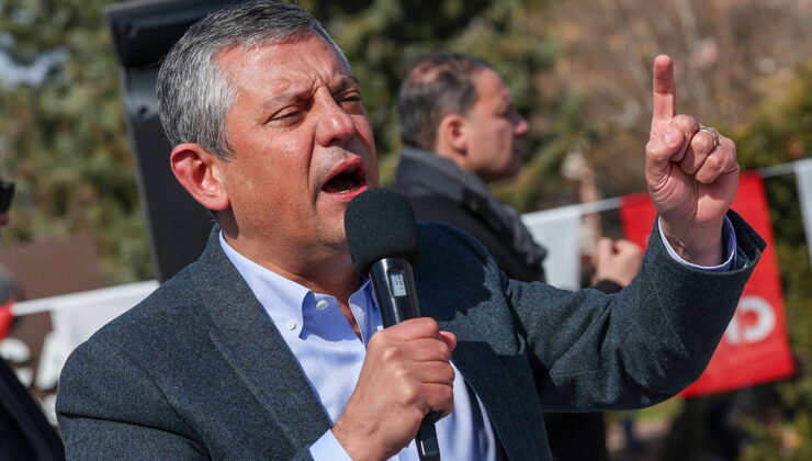 CHP’nin 106’ncı mitingi Sakarya’da… Özgür Özel’den ‘Melih Gökçek’ ifşası: ‘Erdoğan, Melih’in hobi bahçesi gibi görünen villalarını kurtarıyor!’