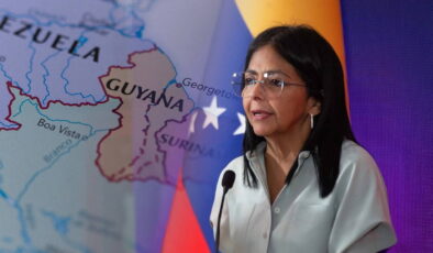 Delcy Rodriguez, ihtilaflı bölgeyi Venezuela haritasına dahil etti