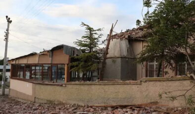 Eskişehir’de camiye yıldırım düştü: İmam yaralandı!