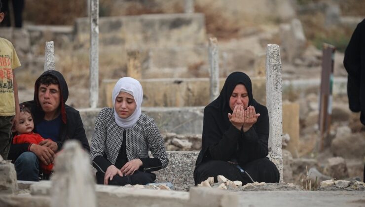 Gazze’de Kurban Bayramı namazı sonrası kabir ziyaretleri