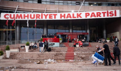 Genel Başkan Yardımcıları’nın isimlikleri de söküldü… CHP Genel Merkezi’nde polis müdahalesinin izleri siliniyor