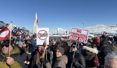 Grönland’da ABD konsolosluğu önünde protesto