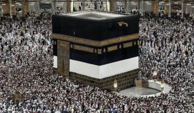 Hacılar Kabe’ye veda ediyor