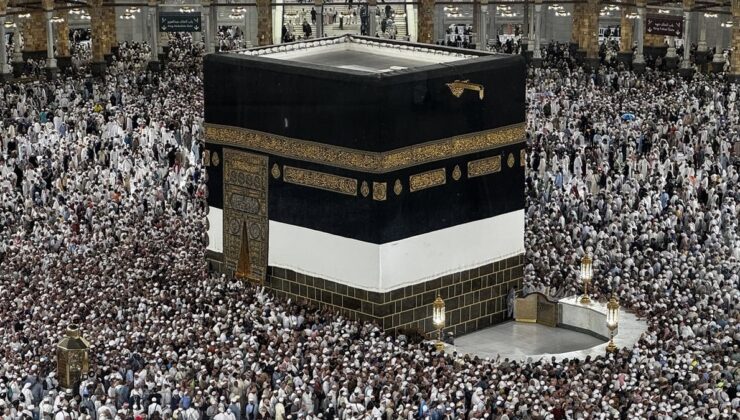 Hacılar Kabe’ye veda ediyor