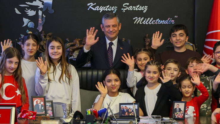 ‘İmamoğlu mektubu’ ile tanıştılar: Özgür Özel 23 Nisan’da koltuğunu Elisa’ya devretti