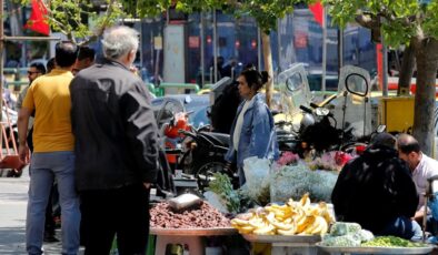 İran’ın başkenti Tahran’da vatandaşlar günlük hayatlarına devam ediyor