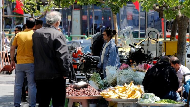 İran’ın başkenti Tahran’da vatandaşlar günlük hayatlarına devam ediyor