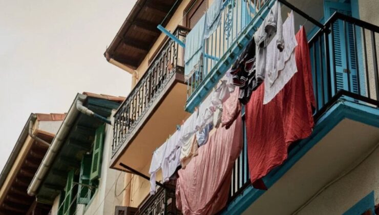 İspanya’nın Lorca kentinde balkona çamaşır asılması yasaklandı